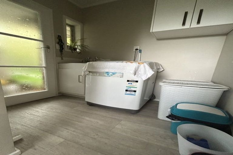 Photo of property in 2/65 High Road, Glenfield, Auckland, 0629