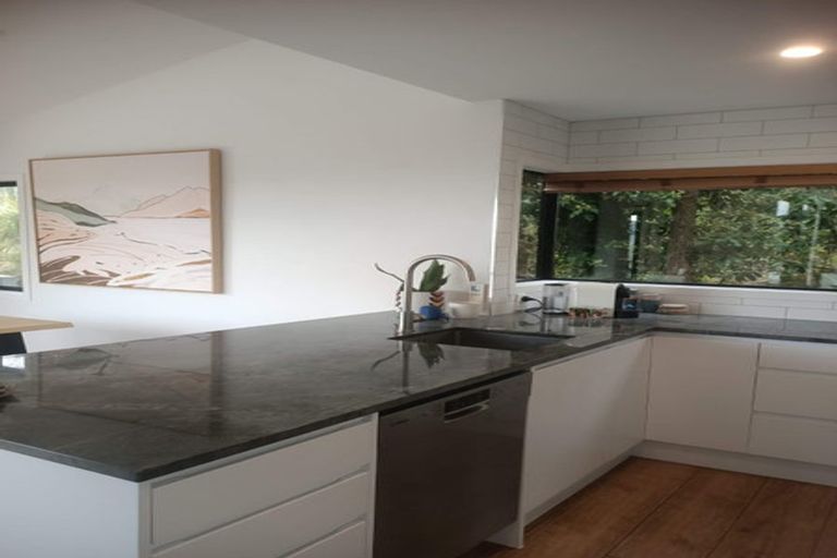 Photo of property in 2/182 Mount Pleasant, Mount Pleasant, Christchurch, 8081