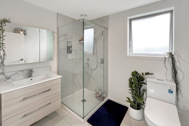 Photo of property in 8/22 Denver Avenue, Sunnyvale, Auckland, 0612