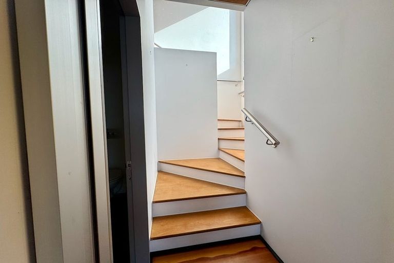 Photo of property in 15b Seaview Road, Paremata, Porirua, 5024