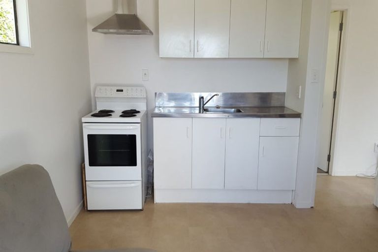 Photo of property in 31 Gladstone Road, Northcote, Auckland, 0627