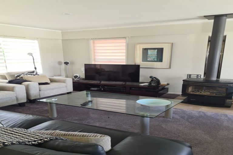 Photo of property in 1/5 Gulf View Road, Murrays Bay, Auckland, 0630