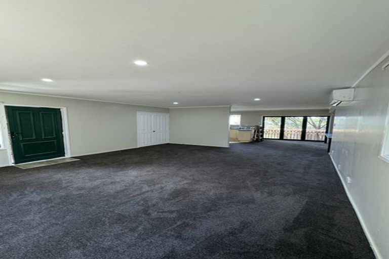 Photo of property in 302 Wairau Road, Glenfield, Auckland, 0629