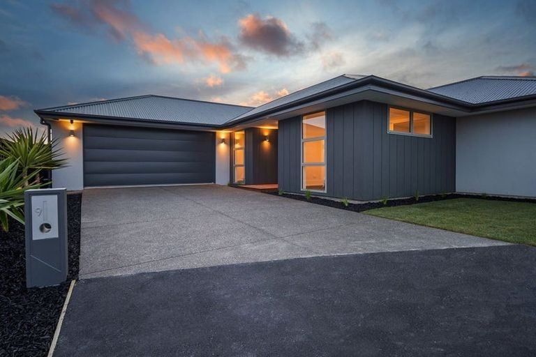 Photo of property in 9 Timara Crescent, Marshland, Christchurch, 8083