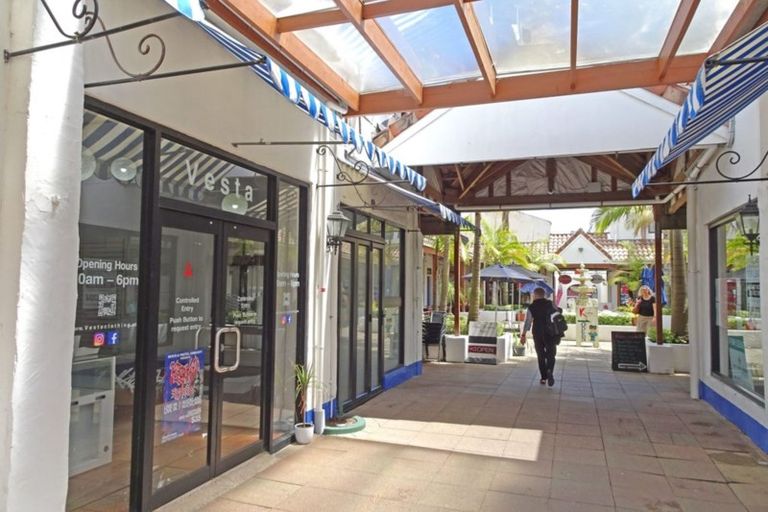 Photo of property in 15 Casabella Court, Northpark, Auckland, 2013