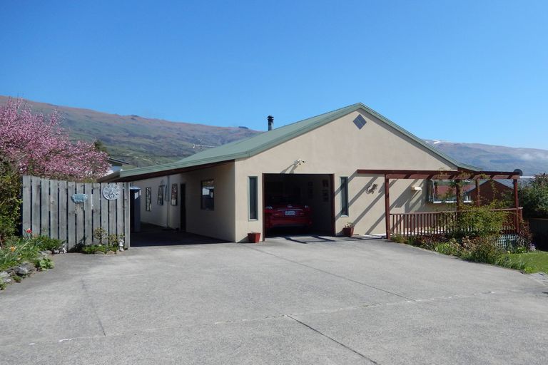 Photo of property in 1a Tweed Street, Roxburgh, 9500