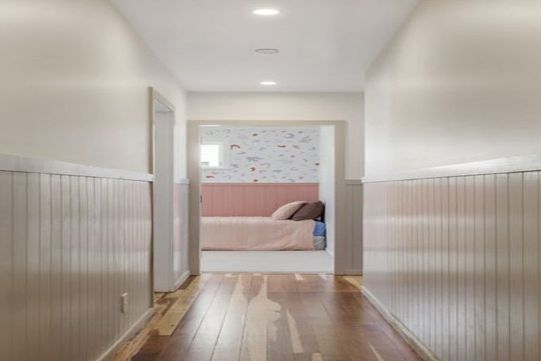 Photo of property in 24d Clinton Avenue, Te Atatu Peninsula, Auckland, 0610