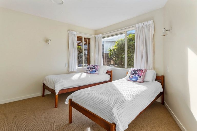 Photo of property in 52 Gemini Place, Kawaha Point, Rotorua, 3010