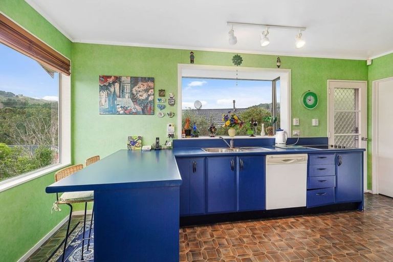 Photo of property in 1 Zande Terrace, Tawa, Wellington, 5028