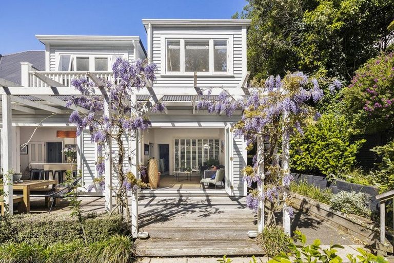 Photo of property in 56 Glen Road, Kelburn, Wellington, 6012