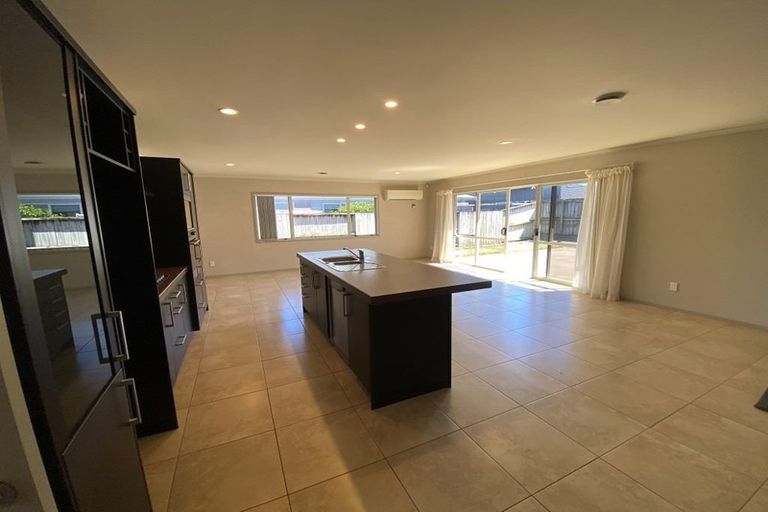 Photo of property in 37 Gibson Place, Papamoa Beach, Papamoa, 3118