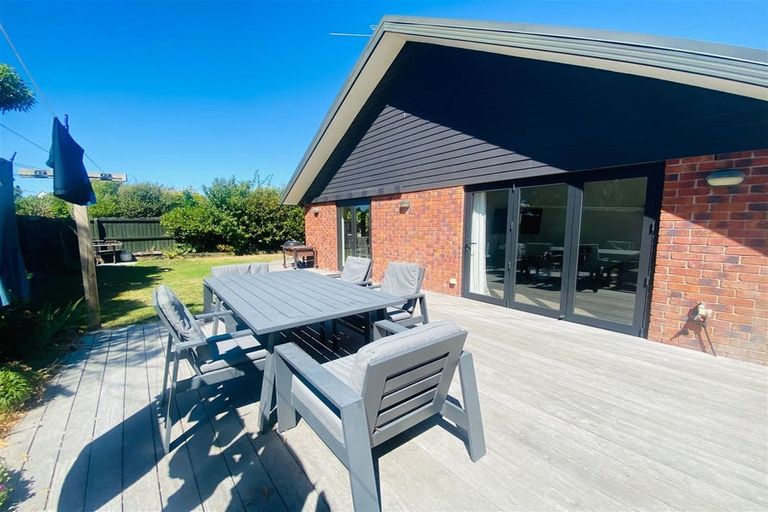 Photo of property in 32 Orlando Crescent, Waimairi Beach, Christchurch, 8083