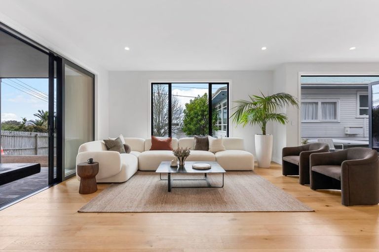 Photo of property in 9a Kowhai Street, Tawa, Wellington, 5028