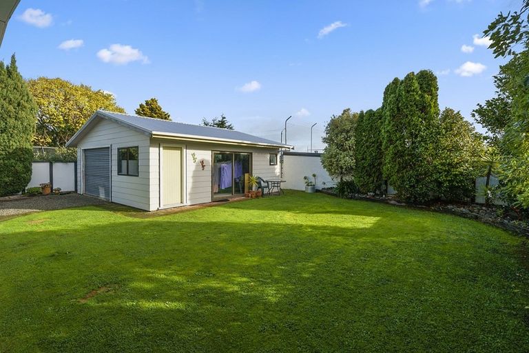 Photo of property in 33 Somerset Crescent, Highbury, Palmerston North, 4412