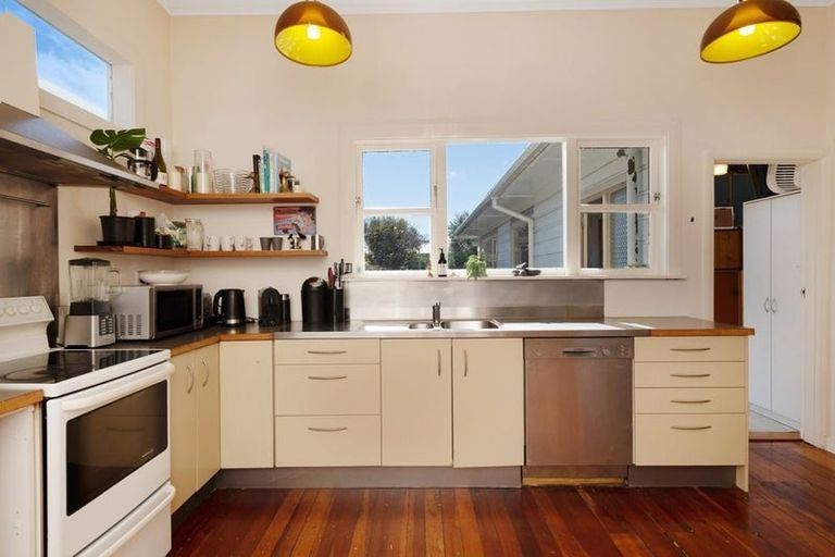 Photo of property in 16 Cockburn Street, Kilbirnie, Wellington, 6022