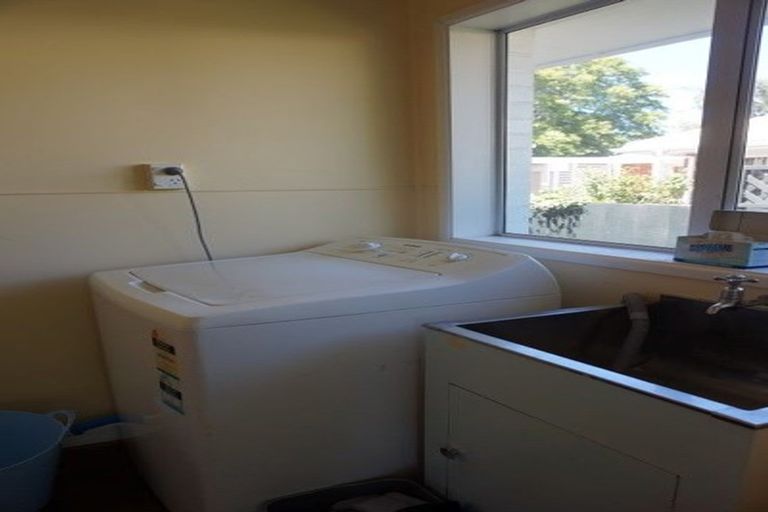 Photo of property in 215 Memorial Avenue, Burnside, Christchurch, 8053