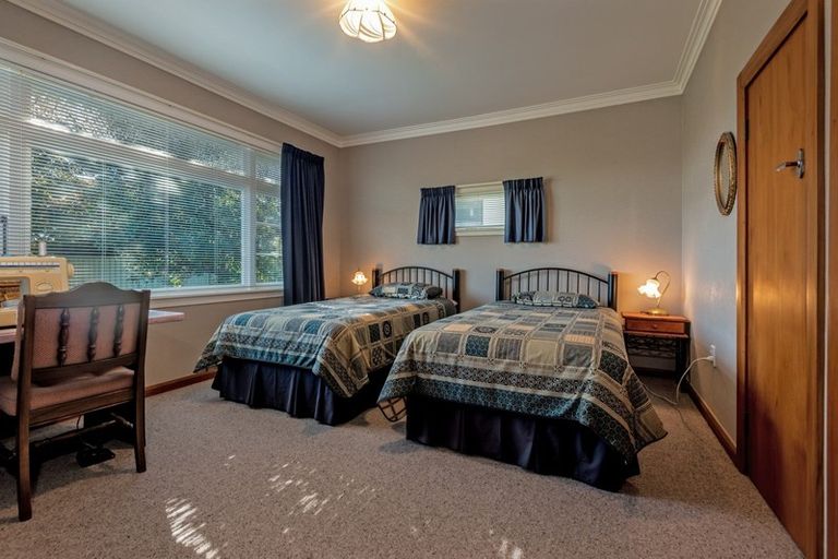Photo of property in 12 Saint Albans Avenue, Hokowhitu, Palmerston North, 4410