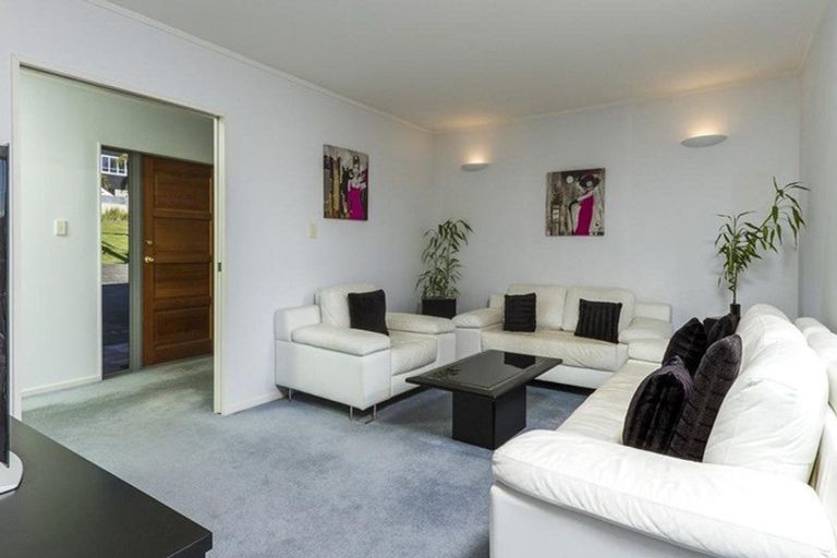 Photo of property in 18 Beechwood Road, Rothesay Bay, Auckland, 0630