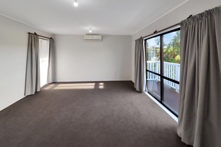Photo of property in 87 Percy Dyett Drive, Karori, Wellington, 6012