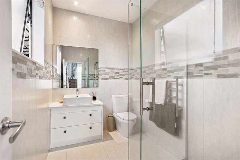 Photo of property in 18 Kahika Grove, Huapai, Kumeu, 0810