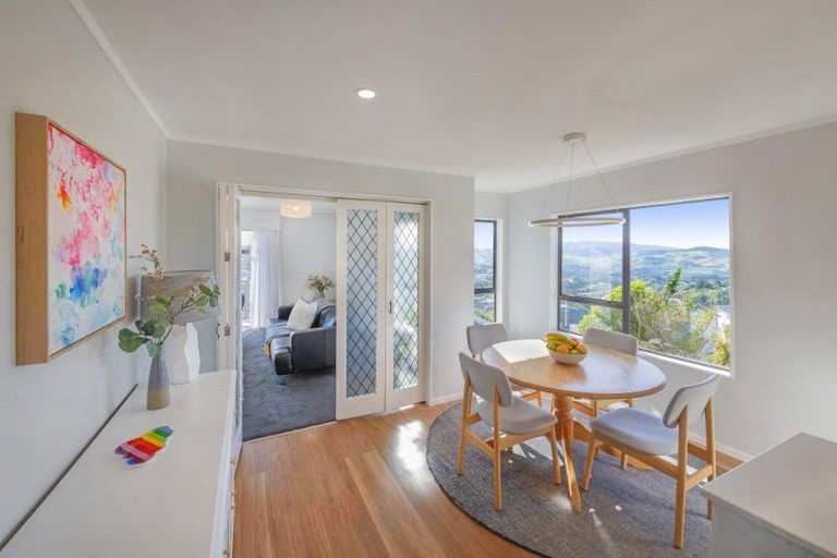 Photo of property in 42 Chapman Street, Newlands, Wellington, 6037