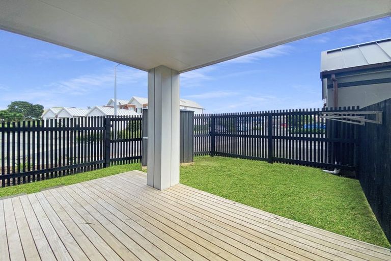 Photo of property in 2 Whai Hua Lane, Mangere Bridge, Auckland, 2022