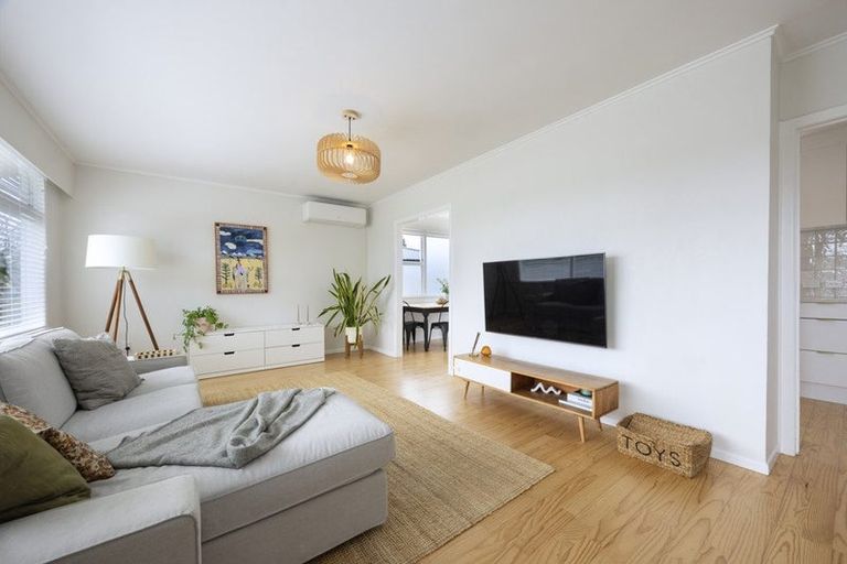 Photo of property in 8 Brennan Avenue, Te Atatu Peninsula, Auckland, 0610