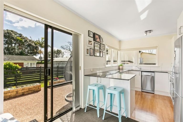 Photo of property in 1/38 Shakespeare Road, Milford, Auckland, 0620