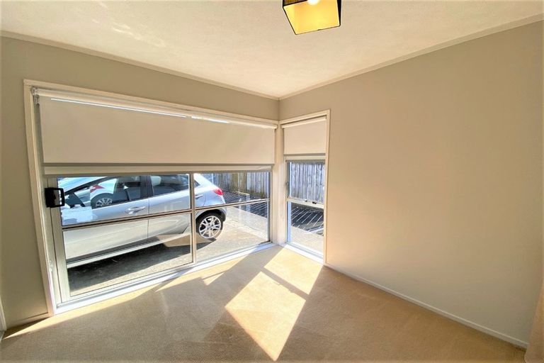 Photo of property in 2 Fortunes Road, Half Moon Bay, Auckland, 2012
