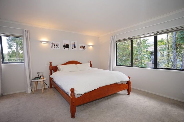 Photo of property in 26 Barlow Place, Chatswood, Auckland, 0626