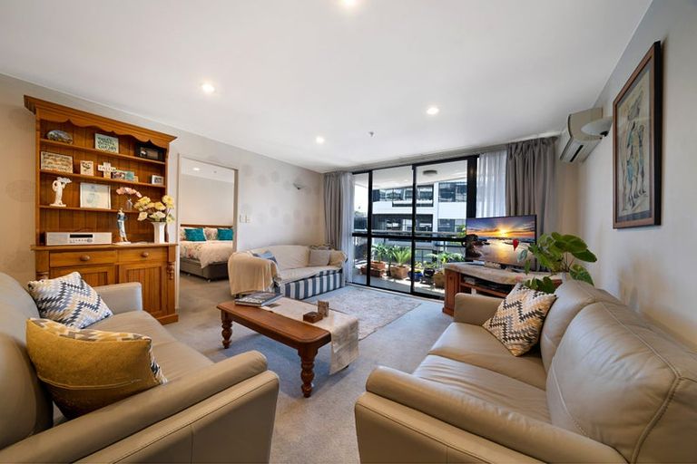 Photo of property in 2i/175 Hurstmere Road, Takapuna, Auckland, 0622