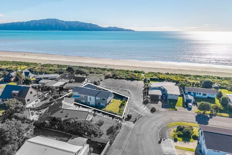 Photo of property in 31 Oratia Street, Waikanae Beach, Waikanae, 5036