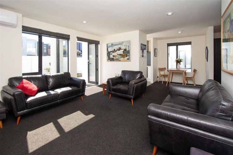 Photo of property in 2 Oakford Close, Riccarton, Christchurch, 8011