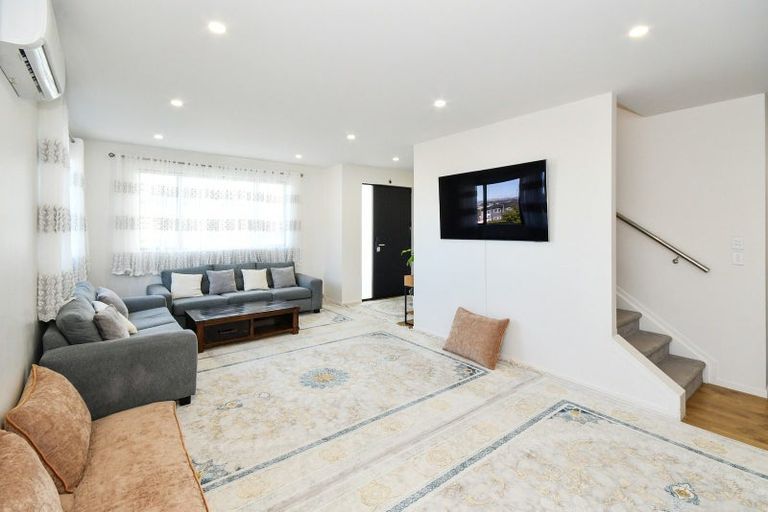 Photo of property in 22 Kirikiri Drive, Papakura, 2110