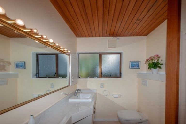 Photo of property in 117 Churton Drive, Churton Park, Wellington, 6037