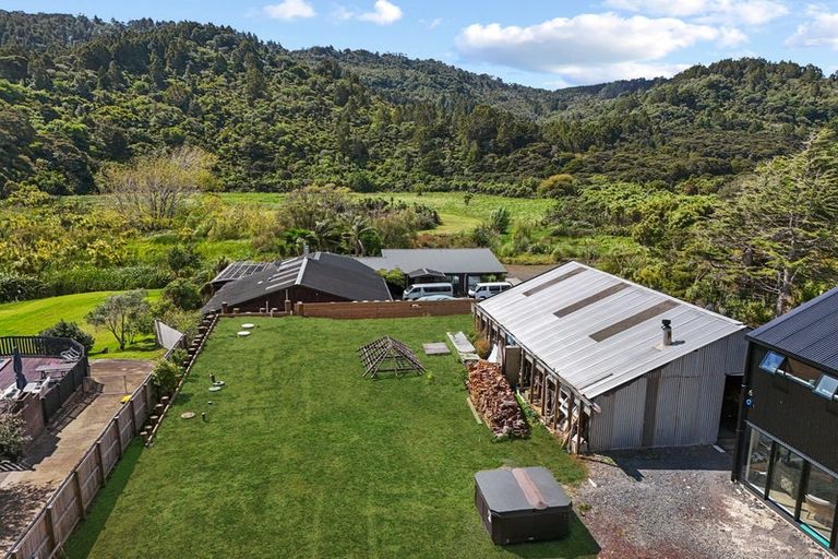 Photo of property in 127 Bethells Road, Waitakere, 0781