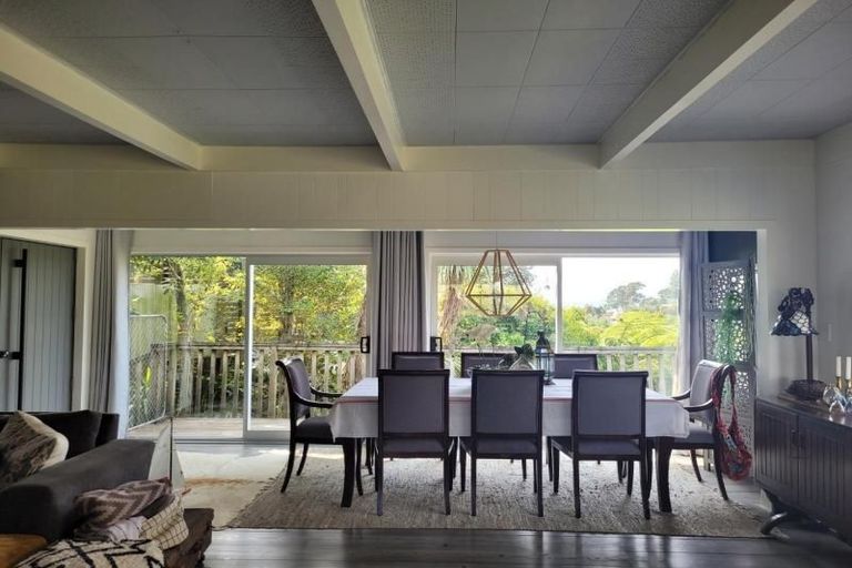 Photo of property in 15 Linda Street, Oakura, 4314