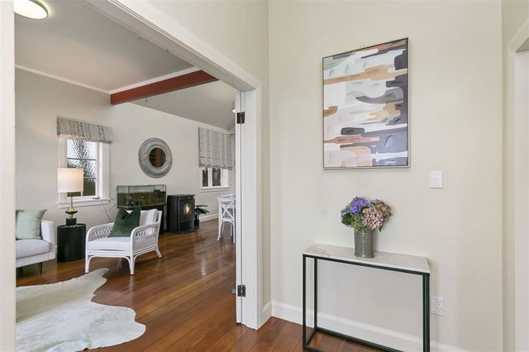 Photo of property in 17 Fairview Crescent, Kelburn, Wellington, 6012