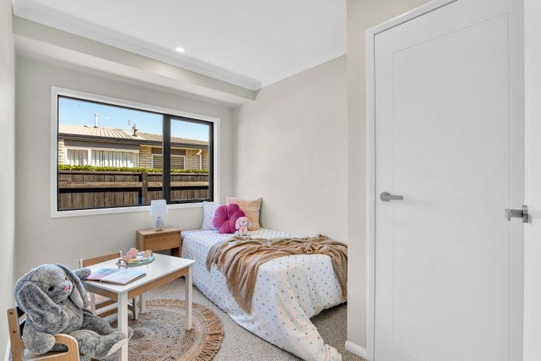 Photo of property in 17 Chatswood Grove, Fitzroy, New Plymouth, 4312