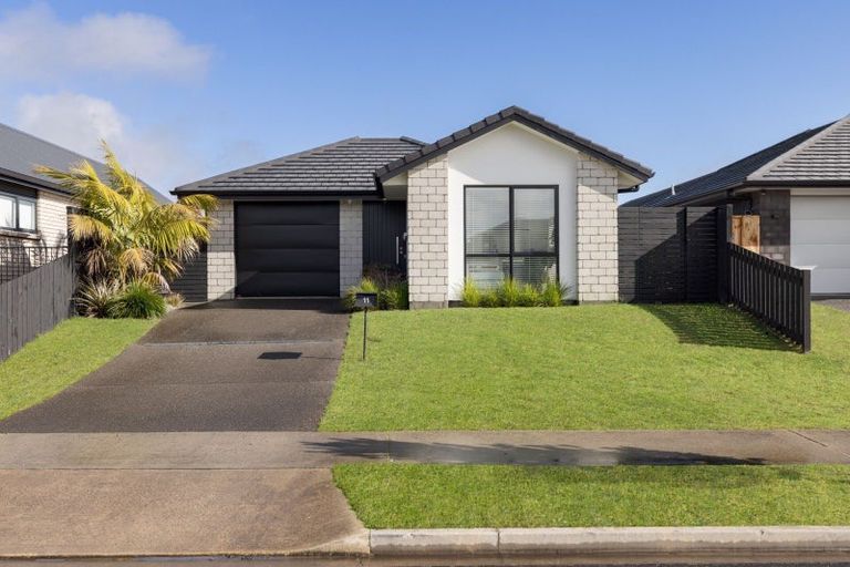 Photo of property in 11 Tiria Drive, Papamoa Beach, Papamoa, 3118