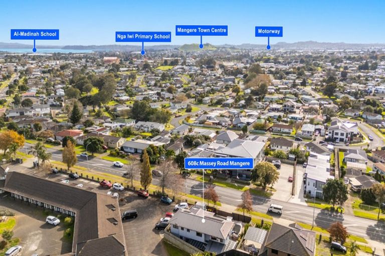 Photo of property in Oakwood Manor, 608c Massey Road, Mangere, Auckland, 2022