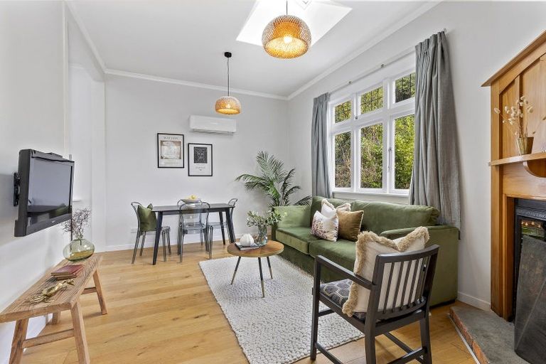 Photo of property in 32 Freeling Street, Island Bay, Wellington, 6023