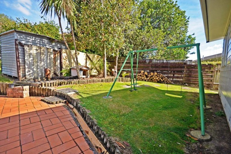 Photo of property in 9 Triangle Road, Massey, Auckland, 0614