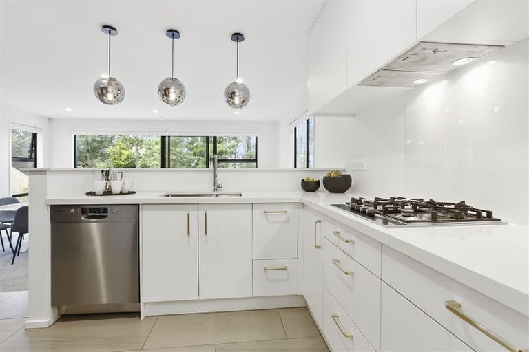 Photo of property in 4/15d Verran Road, Birkenhead, Auckland, 0626