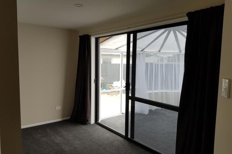 Photo of property in 19c Royal Park Drive, Parklands, Christchurch, 8083