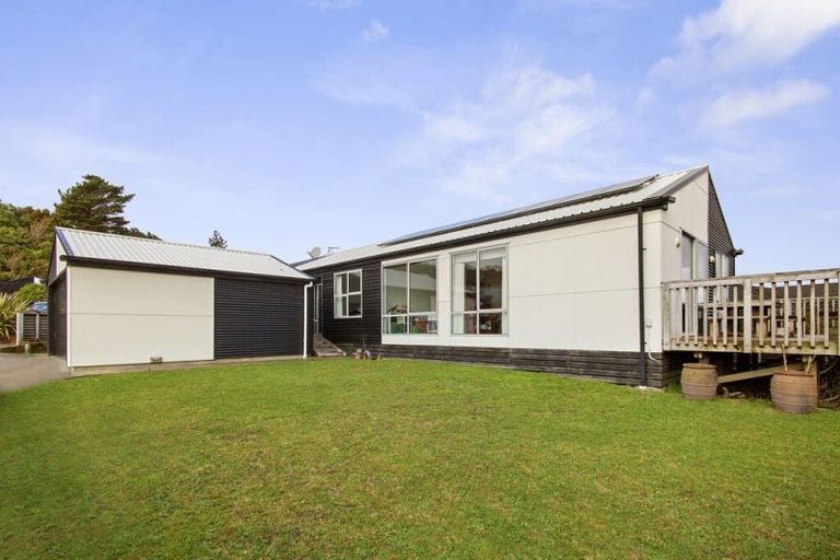 Photo of property in 11 Otonga Heights, Maungaraki, Lower Hutt, 5010