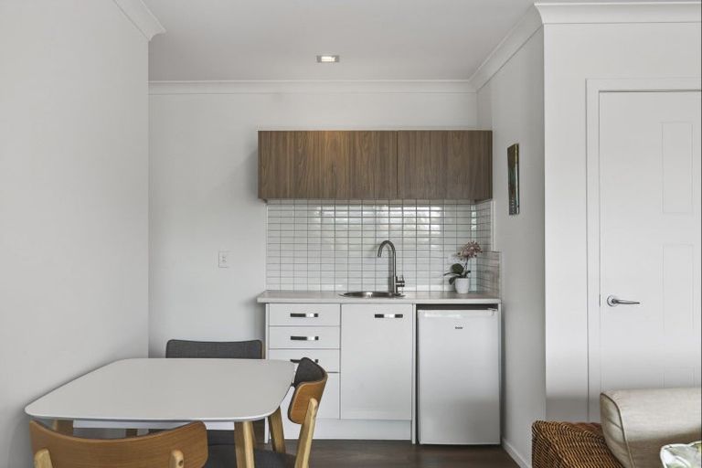 Photo of property in 22a Belt Road, Moturoa, New Plymouth, 4310