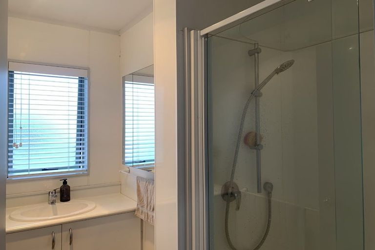 Photo of property in 2/34 Elizabeth Drive, West Harbour, Auckland, 0618