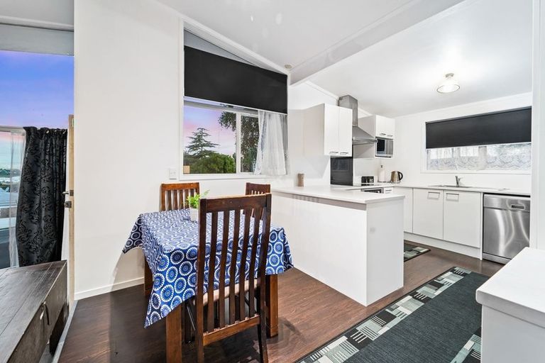Photo of property in 35 Waimumu Road, Massey, Auckland, 0614