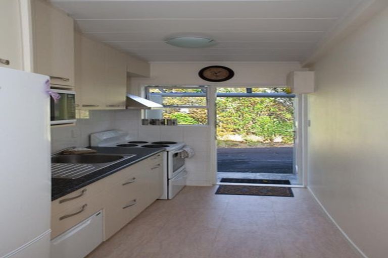 Photo of property in 9/18 Parr Terrace, Castor Bay, Auckland, 0620